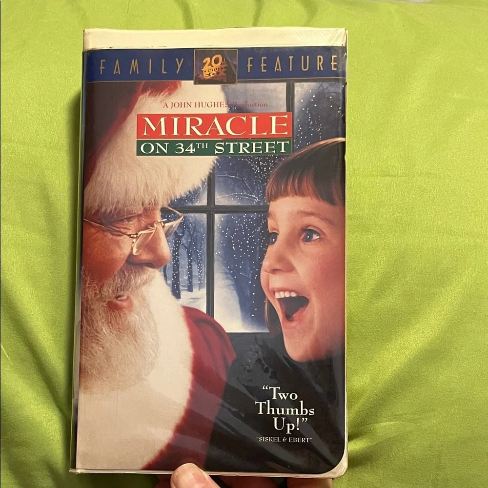 Miracle on 34th Street VHS Tape